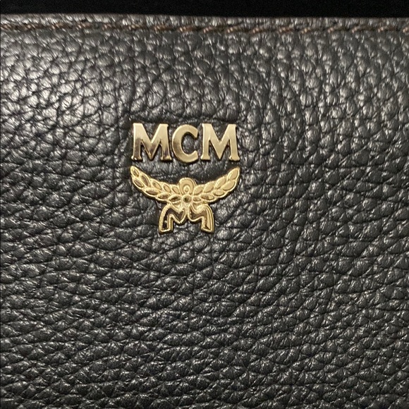 MCM Vintage Elegant Black Leather Shoulder Bag - Picture 10 of 14